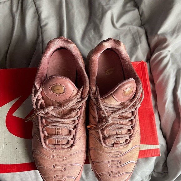 Nike Women's Rose Pink Air Max Sneakers - Picture 3 of 6